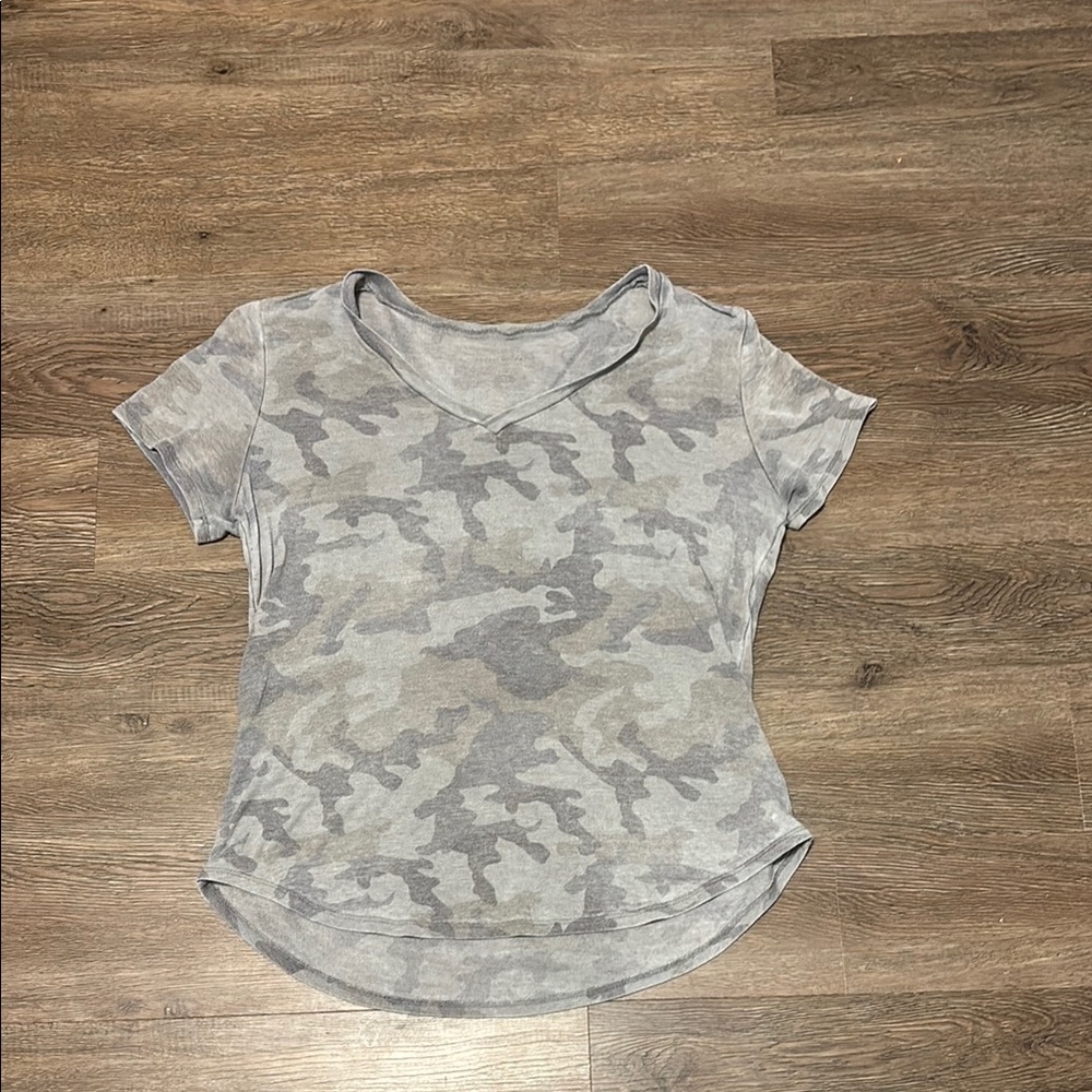 american eagle camo v neck